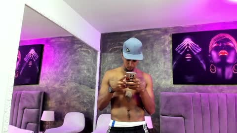 Snapshot of julian_billy chatting on 12-28-24, 01:38 julian billy online show from 12-28-24, 01:38