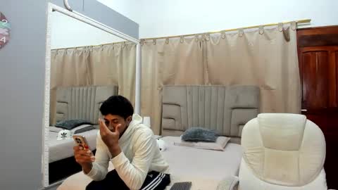 Snapshot of julian_billy chatting on 01-17-25, 02:28 julian billy online show from 01-17-25, 02:28