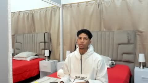 Snapshot of julian_billy chatting on 01-27-25, 11:32 julian billy online show from 01-27-25, 11:32