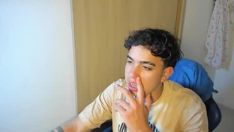 Snapshot of julian_billy chatting on 11-03-25, 07:31 julian billy online show from 11-03-25, 07:31