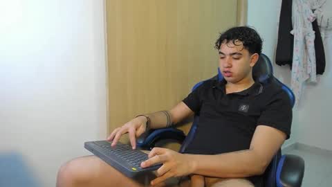 Snapshot of julian_billy chatting on 11-03-25, 09:16 julian billy online show from 11-03-25, 09:16