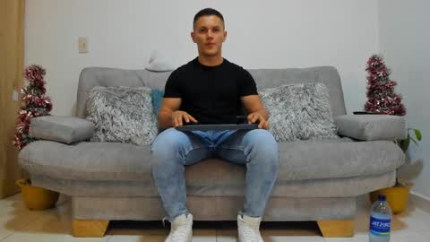 Snapshot of julian_wallace chatting on 12-19-24, 02:23 julian_wallace online show from 12-19-24, 02:23