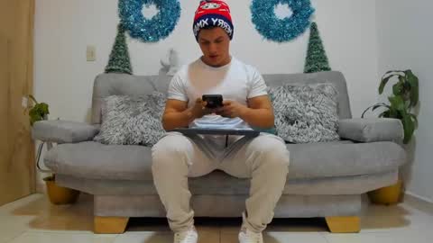 Snapshot of julian_wallace chatting on 12-24-24, 10:39 julian_wallace online show from 12-24-24, 10:39