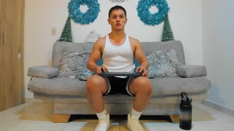 Snapshot of julian_wallace chatting on 12-31-24, 10:01 julian_wallace online show from 12-31-24, 10:01