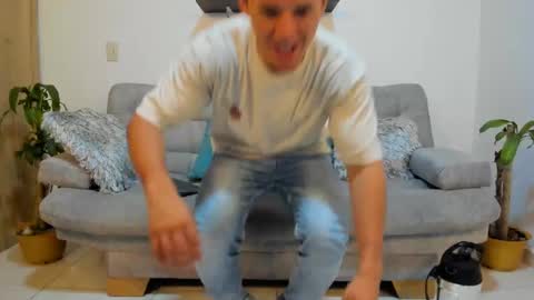 Snapshot of julian_wallace chatting on 01-21-25, 03:26 julian_wallace online show from 01-21-25, 03:26