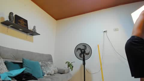 Snapshot of julian_wallace chatting on 01-23-25, 02:17 julian_wallace online show from 01-23-25, 02:17