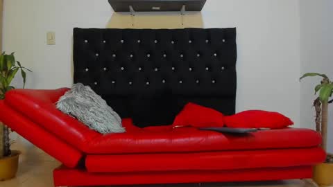 Snapshot of julian_wallace chatting on 02-14-25, 02:18 julian_wallace online show from 02-14-25, 02:18