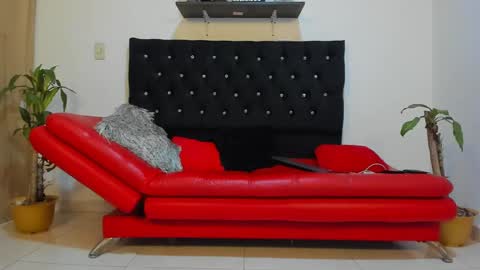 Snapshot of julian_wallace chatting on 02-17-25, 02:48 julian_wallace online show from 02-17-25, 02:48