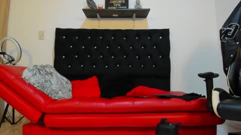 Snapshot of julian_wallace chatting on 02-24-25, 03:09 julian_wallace online show from 02-24-25, 03:09