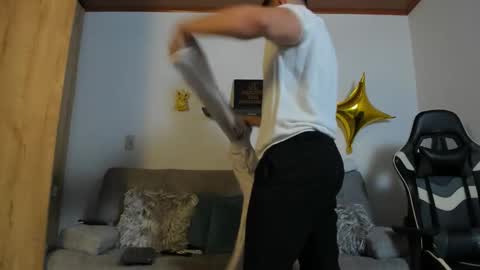 Snapshot of julian_wallace chatting on 09-13-25, 07:57 julian_wallace online show from 09-13-25, 07:57