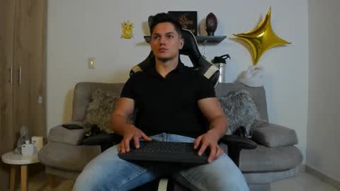 Snapshot of julian_wallace chatting on 10-07-25, 06:16 julian_wallace online show from 10-07-25, 06:16