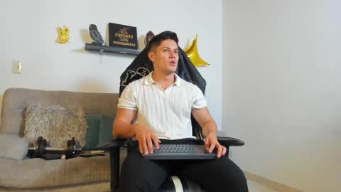 Snapshot of julian_wallace chatting on 10-13-25, 12:54 julian_wallace online show from 10-13-25, 12:54