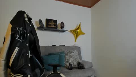 Snapshot of julian_wallace chatting on 10-18-25, 06:30 julian_wallace online show from 10-18-25, 06:30