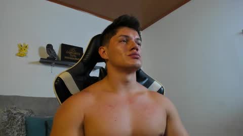 Snapshot of julian_wallace chatting on 10-22-25, 05:02 julian_wallace online show from 10-22-25, 05:02