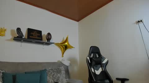 Snapshot of julian_wallace chatting on 11-21-25, 04:16 julian_wallace online show from 11-21-25, 04:16