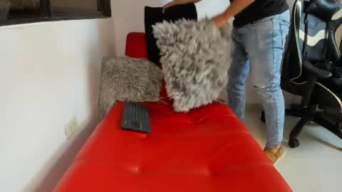 julian_wallace online show from 04-08-26, 07:14