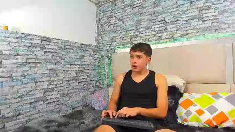 Snapshot of julian_wolf18 chatting on 09-20-25, 01:12 julian online show from 09-20-25, 01:12