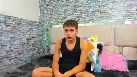 Snapshot of julian_wolf18 chatting on 09-24-25, 01:47 julian online show from 09-24-25, 01:47