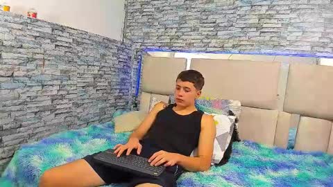 Snapshot of julian_wolf18 chatting on 10-10-25, 03:11 julian online show from 10-10-25, 03:11