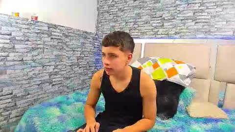 Snapshot of julian_wolf18 chatting on 10-13-25, 03:23 julian online show from 10-13-25, 03:23