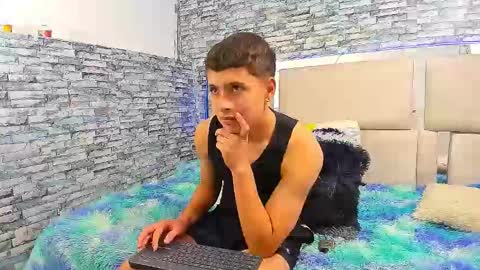 Snapshot of julian_wolf18 chatting on 10-16-25, 03:46 julian online show from 10-16-25, 03:46