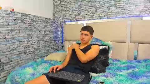 Snapshot of julian_wolf18 chatting on 10-17-25, 03:25 julian online show from 10-17-25, 03:25