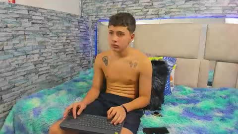 Snapshot of julian_wolf18 chatting on 10-31-25, 04:08 julian online show from 10-31-25, 04:08