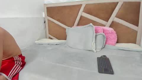 Snapshot of julian_wolf18 chatting on 11-26-25, 05:14 julian online show from 11-26-25, 05:14