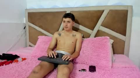 Snapshot of julian_wolf18 chatting on 11-28-25, 04:20 julian online show from 11-28-25, 04:20