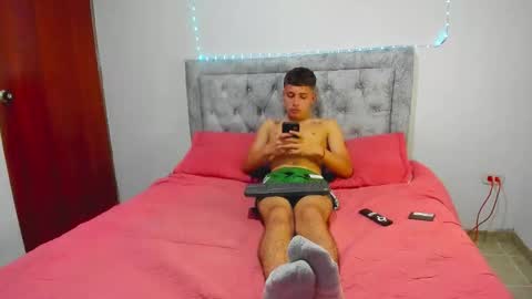 Snapshot of julian_wolf18 chatting on 03-05-26, 03:19 julian online show from 03-05-26, 03:19