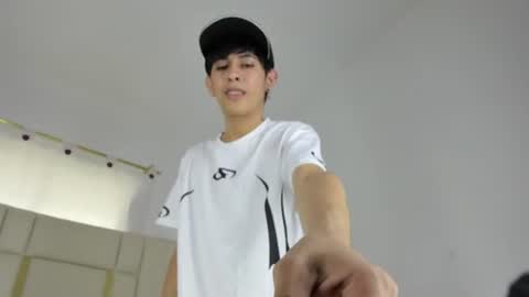 Julian online show from 08-03-26, 07:39