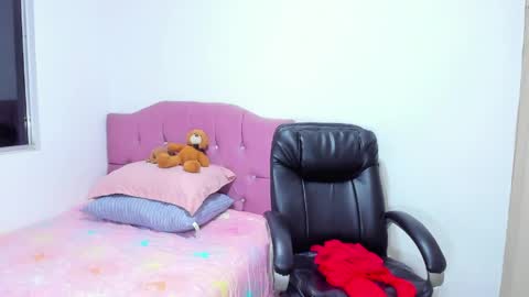 Snapshot of juliana_aristizabal_ chatting on 05-14-26, 02:51 juliana Aristizabal online show from 05-14-26, 02:51