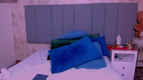 juli online show from 02-28-25, 03:59