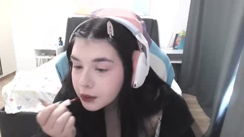 Snapshot of julianesanzo chatting on 06-13-26, 09:29 MIa online show from 06-13-26, 09:29