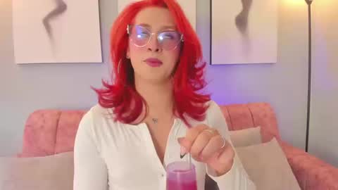 Snapshot of julianna_saenz chatting on 09-22-25, 08:44 Juliana online show from 09-22-25, 08:44