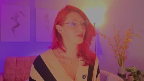 Snapshot of julianna_saenz chatting on 12-01-25, 03:44 Juliana online show from 12-01-25, 03:44