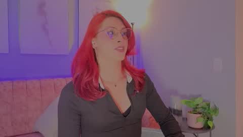 Snapshot of julianna_saenz chatting on 12-05-25, 01:36 Juliana online show from 12-05-25, 01:36