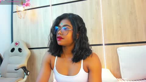 Snapshot of julianna_smith chatting on 01-23-25, 02:44 ANDREA online show from 01-23-25, 02:44