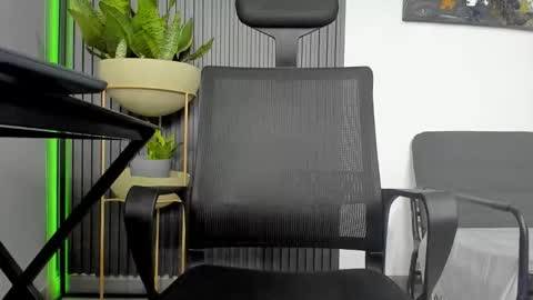 Julian online show from 03-05-26, 12:23