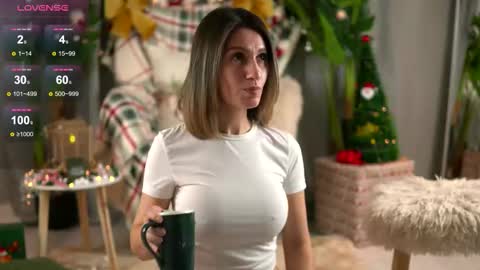 Snapshot of juliarichard chatting on 12-18-25, 10:21 Julie online show from 12-18-25, 10:21