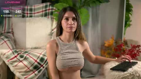 Snapshot of juliarichard chatting on 02-08-26, 02:09 Julie online show from 02-08-26, 02:09