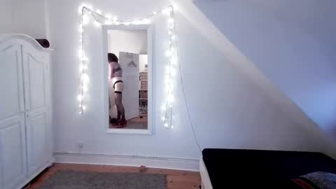 juliasometimes online show from 07-01-26, 07:46