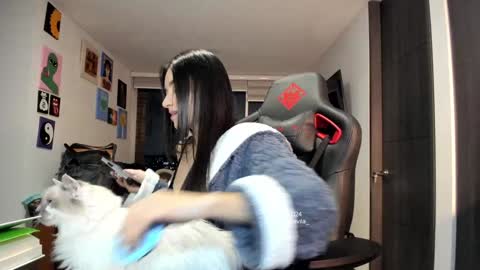 Jeimy Help me to reach 100 thumbs up online show from 12-09-24, 12:12