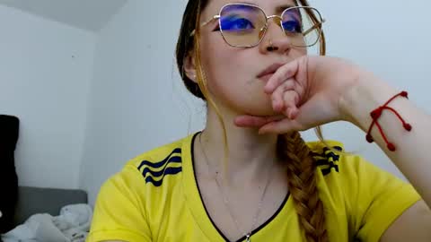 Snapshot of julie_autmn_ chatting on 07-03-26, 06:58 yules online show from 07-03-26, 06:58