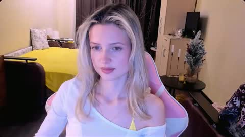 Julie online show from 11-19-25, 02:06