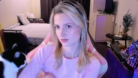 Julie online show from 11-29-25, 04:32