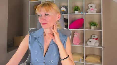 Julie Lucasss online show from 04-14-26, 12:38