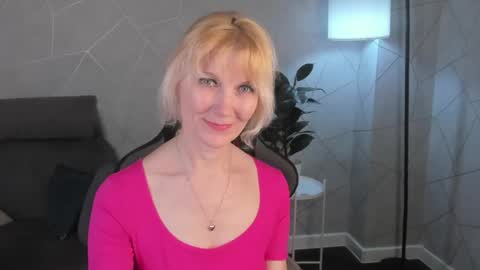 Julie Lucasss online show from 04-16-26, 12:44
