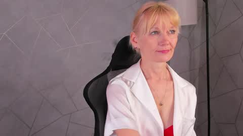 Julie Lucasss online show from 05-15-26, 11:34