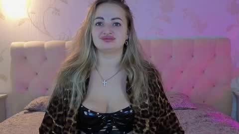 Snapshot of juliedevis chatting on 10-30-25, 07:10 JulieDevis online show from 10-30-25, 07:10